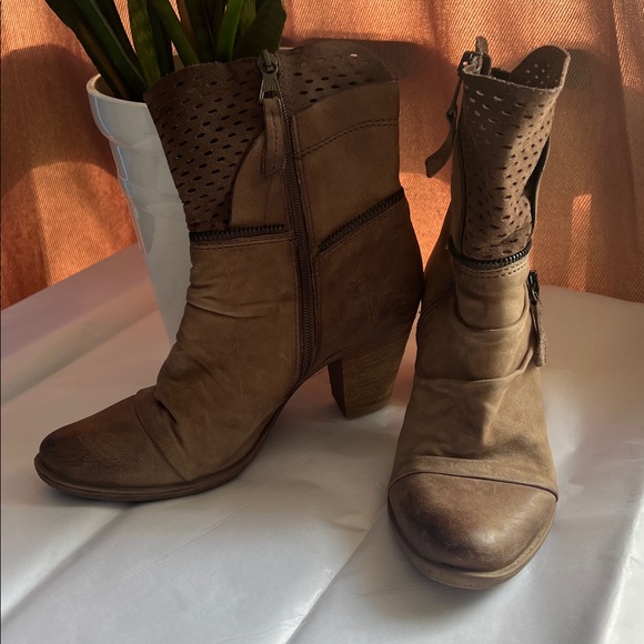 MJUS Ankle Boots Booties Beige Leather Perforated Women’s Size 37 - Picture 4 of 12